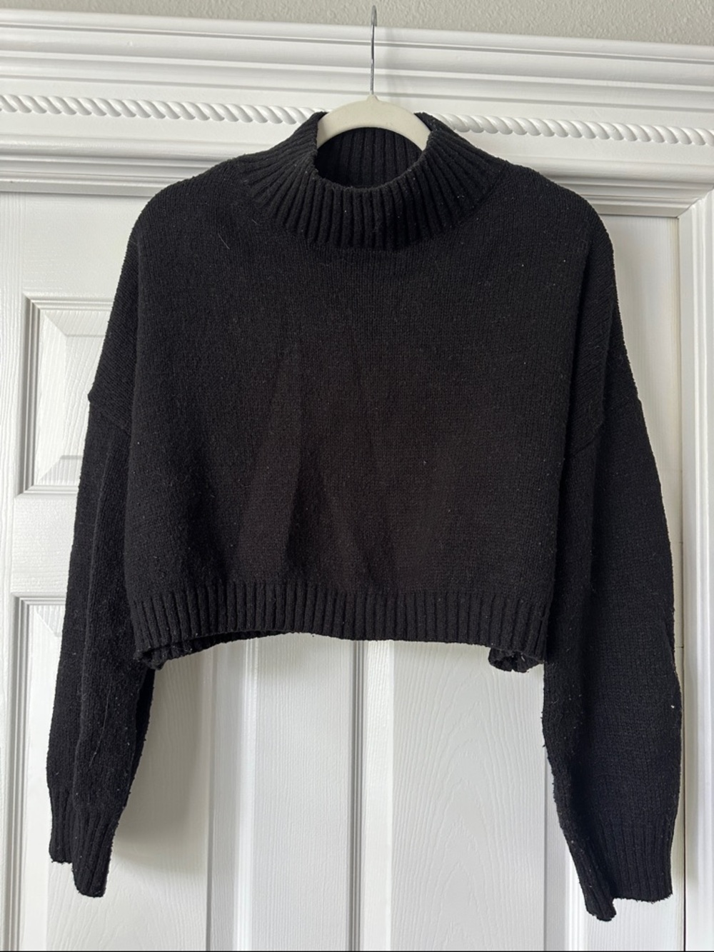 SHEIN Black Cropped Turtleneck Sweater